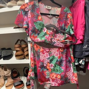 Show me your Mumu two piece floral print - wrap shirt , zip shorts